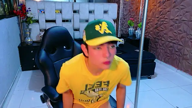 Snapshot of alandelrey57 chatting on January 15, 2026, 5:44 am alandelrey57 online show from January 15, 2026, 5:44 am