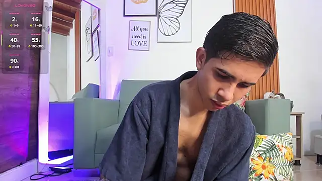 Snapshot of JoshuaSanzz chatting on November 17, 2025, 3:32 am JoshuaSanzz online show from November 17, 2025, 3:32 am