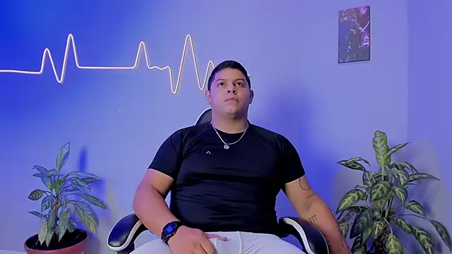 Snapshot of Maximus_Steel chatting on November 23, 2025, 2:49 pm Maximus Steel online show from November 23, 2025, 2:49 pm