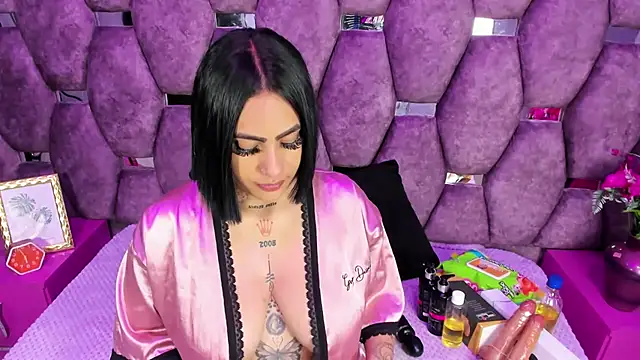 nikky latin online show from February 15, 2026, 4:02 am