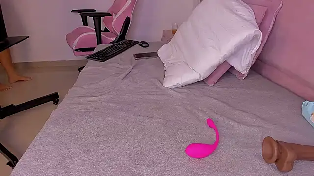 Snapshot of ambarasm chatting on December 19, 2025, 12:40 pm ambarasm online show from December 19, 2025, 12:40 pm