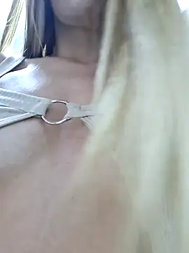 Elianasuarezz online show from September 29, 2025, 12:00 pm