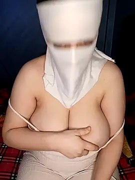 Lamia Queen  online show from November 27, 2025, 5:24 pm