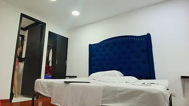 zarah andrew   online show from September 19, 2025, 1:59 pm