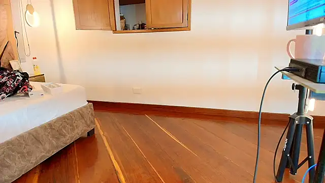 zarah andrew   online show from December 16, 2025, 12:09 pm