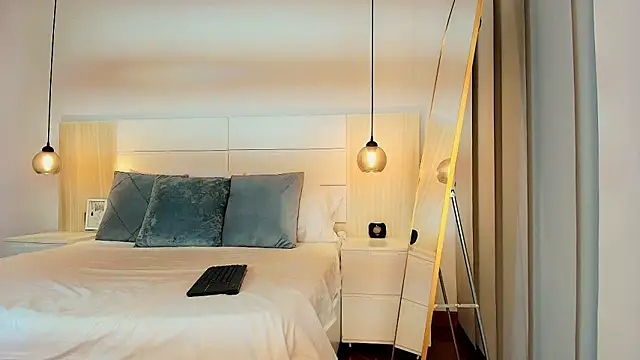 zarah andrew   online show from November 29, 2025, 1:55 pm