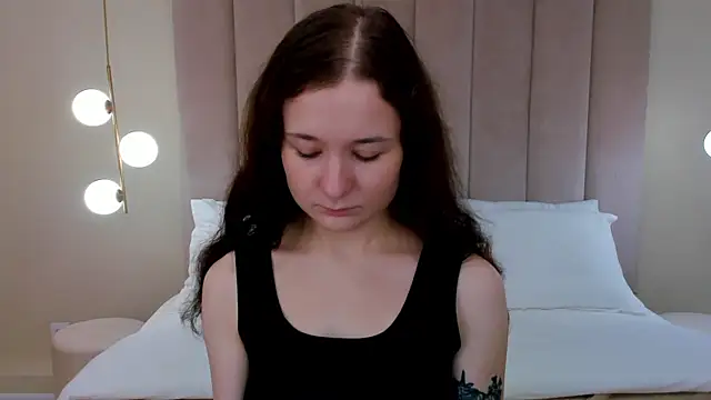 NancyJonson online show from September 24, 2025, 2:51 am