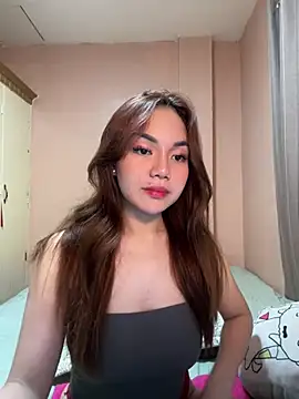Snapshot of expnsivecandy chatting on July 6, 2026, 8:43 am expnsivecandy online show from July 6, 2026, 8:43 am