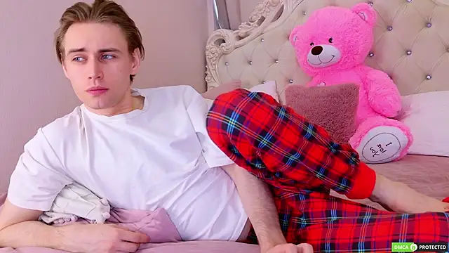 WilliamDyson online show from April 5, 2026, 4:19 am