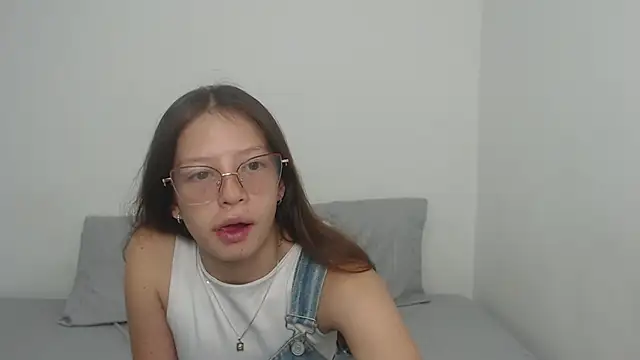 Snapshot of Tiiana chatting on October 3, 2025, 7:15 pm Tiiana online show from October 3, 2025, 7:15 pm