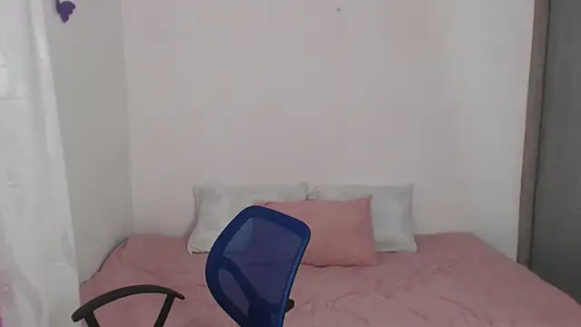 Snapshot of Tiiana chatting on September 14, 2025, 10:43 pm Tiiana online show from September 14, 2025, 10:43 pm