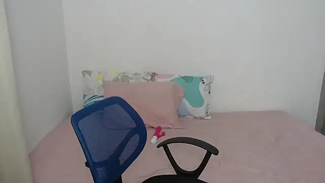 Snapshot of Tiiana chatting on November 19, 2025, 9:48 pm Tiiana online show from November 19, 2025, 9:48 pm