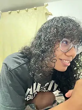 Snapshot of Valen1800 chatting on February 6, 2026, 11:34 pm Valen1800 online show from February 6, 2026, 11:34 pm