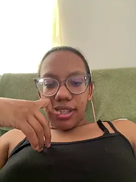 Snapshot of Valen1800 chatting on December 20, 2025, 2:53 pm Valen1800 online show from December 20, 2025, 2:53 pm