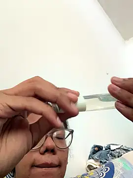 Snapshot of Valen1800 chatting on January 11, 2026, 5:20 pm Valen1800 online show from January 11, 2026, 5:20 pm