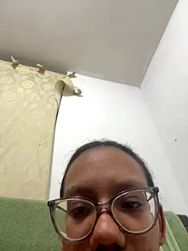 Snapshot of Valen1800 chatting on December 19, 2025, 2:15 am Valen1800 online show from December 19, 2025, 2:15 am