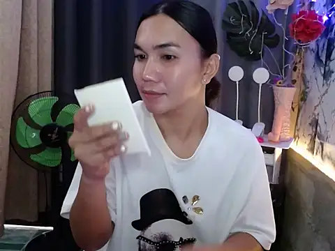 Snapshot of Shikagamhe23 chatting on May 2, 2026, 1:33 am Shikagamhe23 online show from May 2, 2026, 1:33 am
