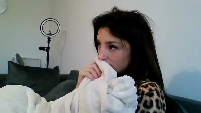 Snapshot of naughtybella05 chatting on November 4, 2025, 7:34 am naughtybella05 online show from November 4, 2025, 7:34 am