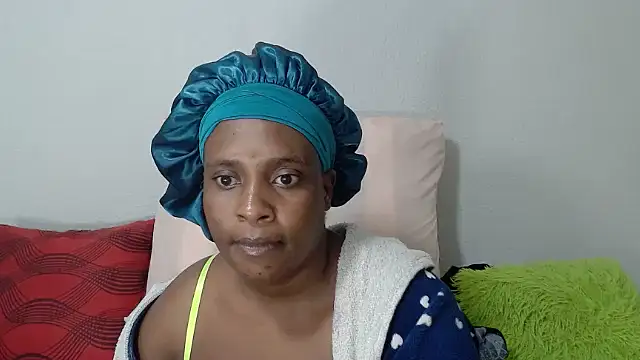 Snapshot of QueenRomaxx1 chatting on October 18, 2025, 8:00 pm QueenRomaxx1 online show from October 18, 2025, 8:00 pm