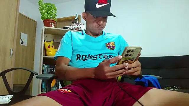 Snapshot of skinny23cm chatting on November 5, 2025, 3:04 pm skinny23cm online show from November 5, 2025, 3:04 pm