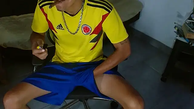 Snapshot of skinny23cm chatting on April 8, 2026, 4:30 pm skinny23cm online show from April 8, 2026, 4:30 pm