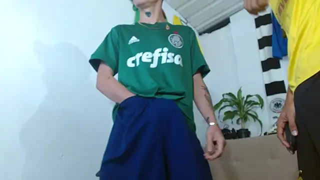 Snapshot of skinny23cm chatting on February 15, 2026, 1:21 pm skinny23cm online show from February 15, 2026, 1:21 pm