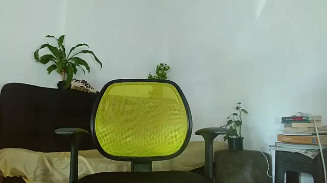 Snapshot of skinny23cm chatting on April 9, 2026, 1:39 pm skinny23cm online show from April 9, 2026, 1:39 pm