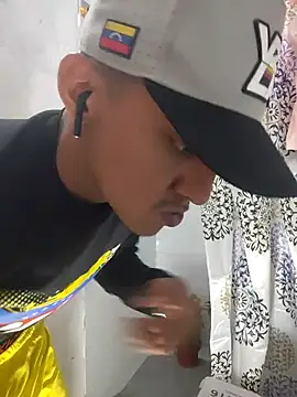 Snapshot of skinny23cm chatting on March 18, 2026, 7:26 pm skinny23cm online show from March 18, 2026, 7:26 pm