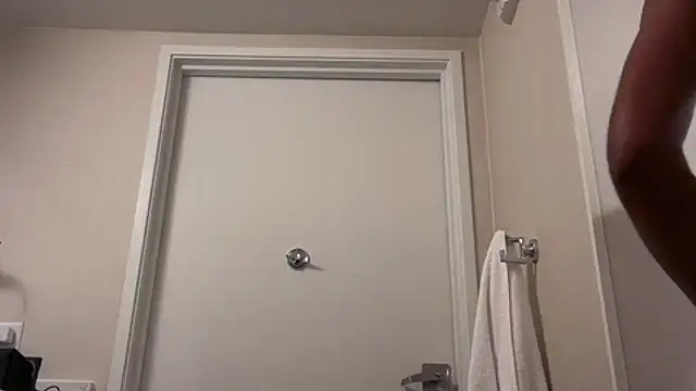 DERTYLAY online show from November 15, 2025, 3:27 pm