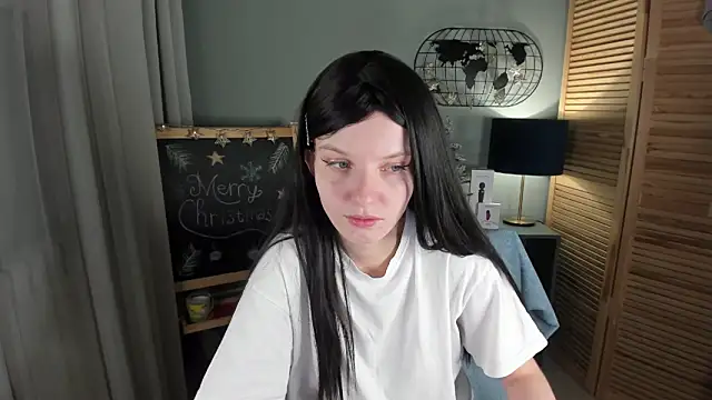 Snapshot of Madelaineses chatting on December 18, 2025, 8:41 am Madelaineses online show from December 18, 2025, 8:41 am