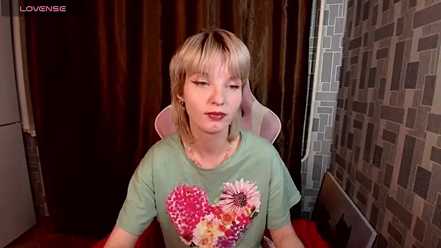 Snapshot of Madelaineses chatting on March 14, 2026, 3:07 pm Madelaineses online show from March 14, 2026, 3:07 pm