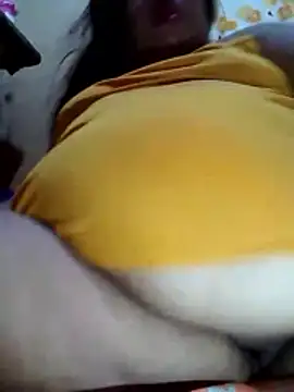 Snapshot of Huge_mama69 chatting on April 26, 2026, 4:37 pm Huge mama69 online show from April 26, 2026, 4:37 pm