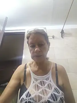 Snapshot of MaryeLunna chatting on May 21, 2026, 10:40 pm MaryeLunna online show from May 21, 2026, 10:40 pm