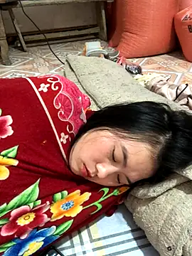 Snapshot of Maymay97 chatting on November 4, 2025, 12:58 am Maymay97 online show from November 4, 2025, 12:58 am