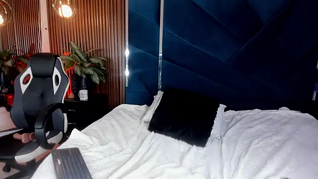 EmilyDuran  online show from September 18, 2025, 2:36 am