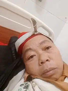 Snapshot of VangLe73 chatting on December 17, 2025, 12:43 pm VangLe73 online show from December 17, 2025, 12:43 pm