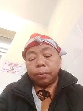 Snapshot of VangLe73 chatting on December 21, 2025, 12:46 am VangLe73 online show from December 21, 2025, 12:46 am