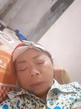 VangLe73 online show from October 11, 2025, 1:45 pm