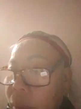 Snapshot of VangLe73 chatting on February 19, 2026, 1:30 pm VangLe73 online show from February 19, 2026, 1:30 pm