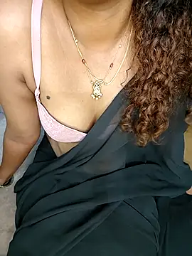 Snapshot of Tamilpallavi chatting on April 30, 2026, 11:42 pm Tamilpallavi online show from April 30, 2026, 11:42 pm