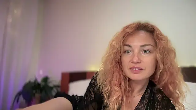 Snapshot of Reddgiirl chatting on May 20, 2026, 7:55 pm Reddgiirl online show from May 20, 2026, 7:55 pm
