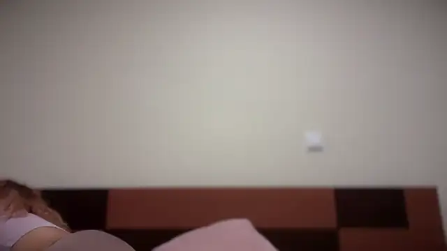 Reddgiirl online show from November 18, 2025, 9:12 am