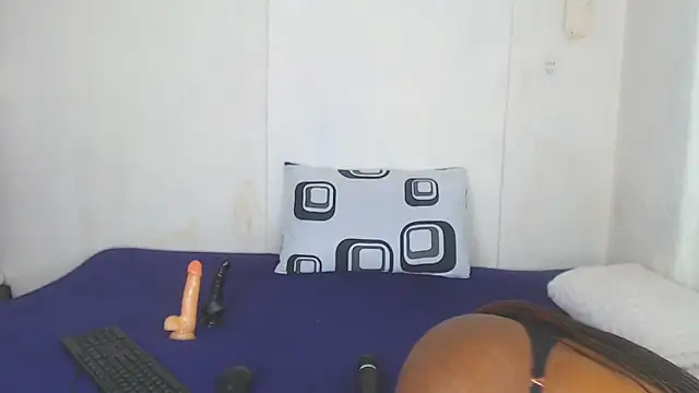 Snapshot of Unique05 chatting on November 9, 2025, 7:34 am Unique05 online show from November 9, 2025, 7:34 am