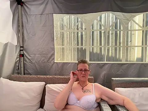 Curvy-Jinx online show from July 9, 2026, 8:48 am