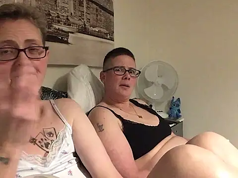 Curvy-Jinx online show from February 7, 2026, 9:34 pm