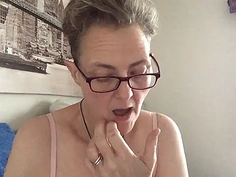 Curvy-Jinx online show from February 9, 2026, 8:45 am