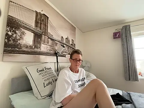 Curvy-Jinx online show from March 16, 2026, 12:42 pm