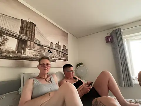 Curvy-Jinx online show from June 21, 2026, 7:41 pm