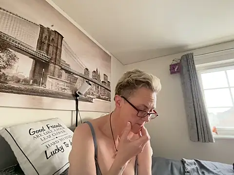 Curvy-Jinx online show from March 30, 2026, 7:43 am