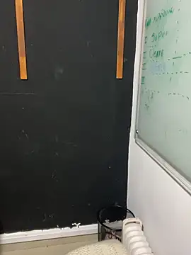 Snapshot of AliaMiller_ chatting on November 15, 2025, 1:37 pm AliaMiller online show from November 15, 2025, 1:37 pm